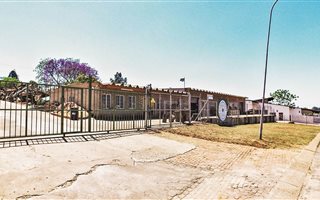 1295 m² Industrial space in White River