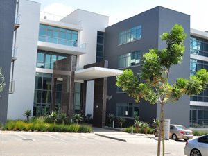 590 m² Commercial space in Melrose