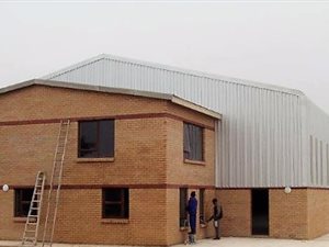 1000 m² Industrial space in George Industria