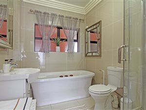 3 Bed Apartment in Ravenswood