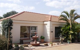 3 Bedroom Townhouse in Mookgophong (Naboomspruit)