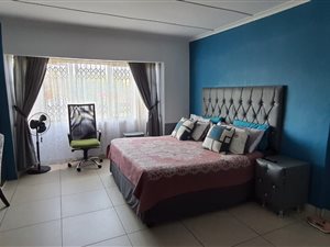 4 Bed House in Centenary Park