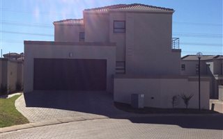 4 Bedroom Cluster in Lonehill