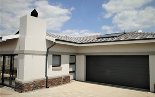1 Bedroom Townhouse in Bredell AH