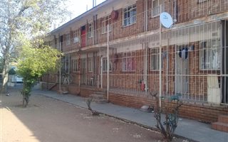 2 Bedroom Flat in Vanderbijlpark CW2