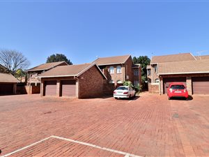 2 Bed Apartment in Doornpoort and surrounds