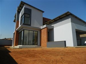3 Bed House in Roodeplaat