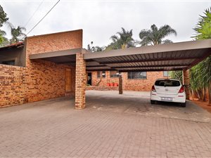 4 Bed House in La Montagne