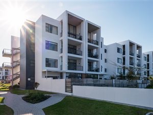 3 Bed Apartment in Somerset West Central