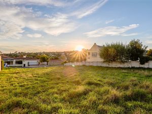 901 m² Land available in Helena Heights