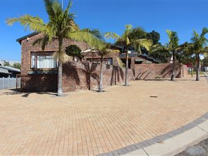 5 Bed House in Signal Hill