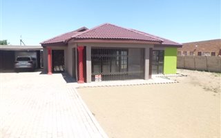 3 Bedroom House in Lourierpark