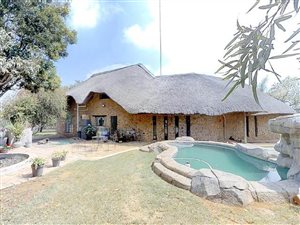 9 Bedroom House in Donkerhoek