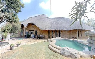 9 Bedroom House in Donkerhoek
