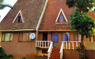 5 Bedroom House in Grantham Park