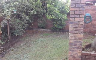2 Bedroom Townhouse in Die Hoewes