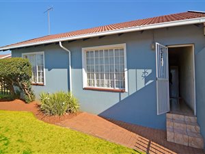 3 Bed Townhouse in Roodepoort West