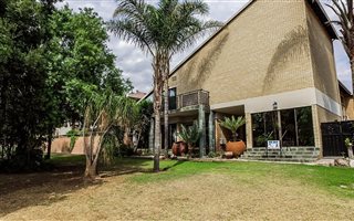 5 Bedroom House in Glen Marais