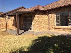 2 Bed Townhouse in Amberfield Manor