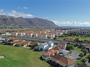 3 Bed House in Fairview Golf Estate