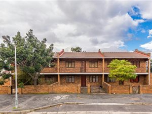 12 Bed Apartment in Paarl