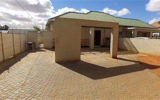 2 Bedroom Townhouse in Diamant Park