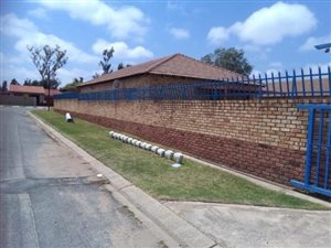 2 Bed Townhouse in Robin Park