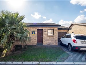 2 Bed House in Fairview Golf Estate