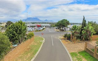 3 Bedroom Townhouse in Plattekloof