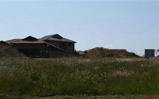 600 m² Land available in Clubville