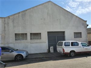 300 m² Commercial space in North End