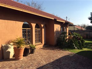 3 Bedroom House in Sherwood Gardens