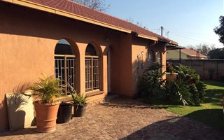 3 Bedroom House in Sherwood Gardens