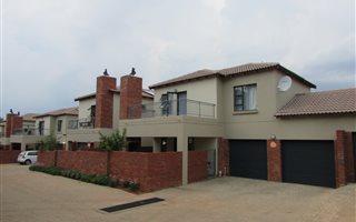 3 Bedroom Townhouse in Olympus AH