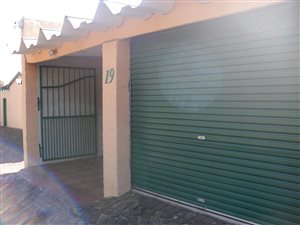 3 Bedroom Townhouse in Aston Manor