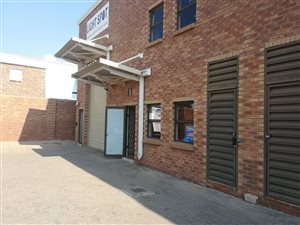 Commercial space in Willow Park Manor