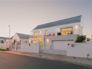 5 Bed House in Parklands North