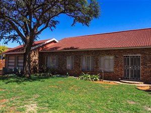 5 Bedroom House in Jan Kempdorp