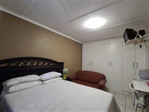 9 Bed House in Amalinda