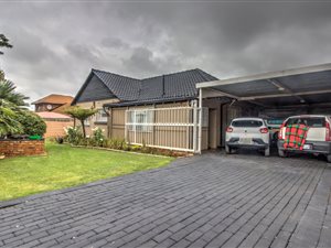 3 Bedroom House in Rhodesfield