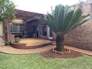 3 Bed House in Eldoraigne