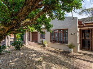 4 Bed House in Paarl