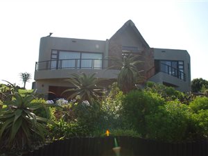 4 Bed House in Phezulu