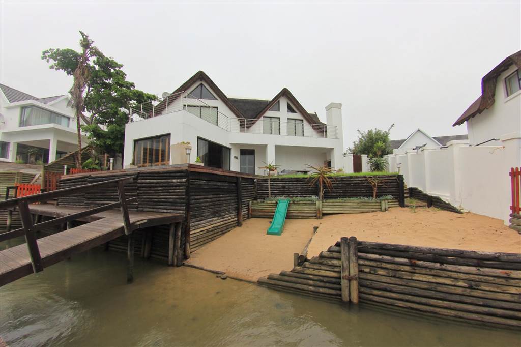 4 Bed House in St Francis Bay Canals R 8400 For rent Eastern Cape