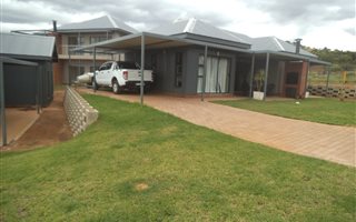 2 Bedroom House in Broederstroom