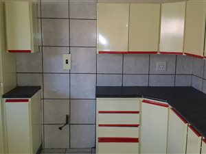3 Bedroom Townhouse in Vanderbijlpark CE2