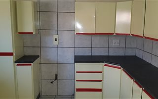 3 Bedroom Townhouse in Vanderbijlpark CE2