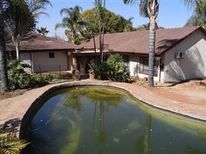 4 Bed House in Lynnwood Glen