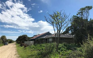 773 m² Land available in Cannon Rocks