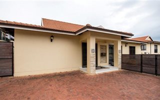 3 Bedroom Apartment in Berea West